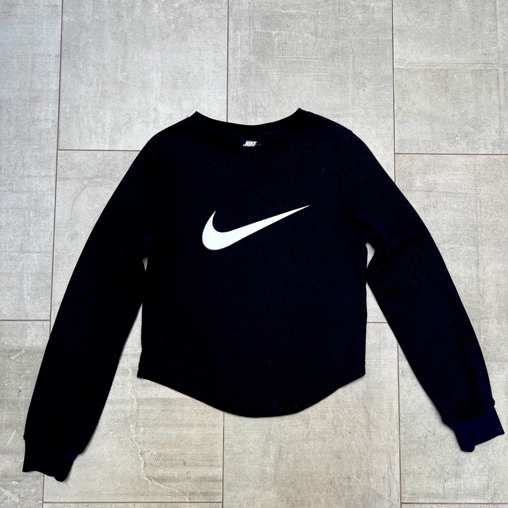 Nike black top in cotton/poly blend, waffle fabric to workout or just wear! Cute